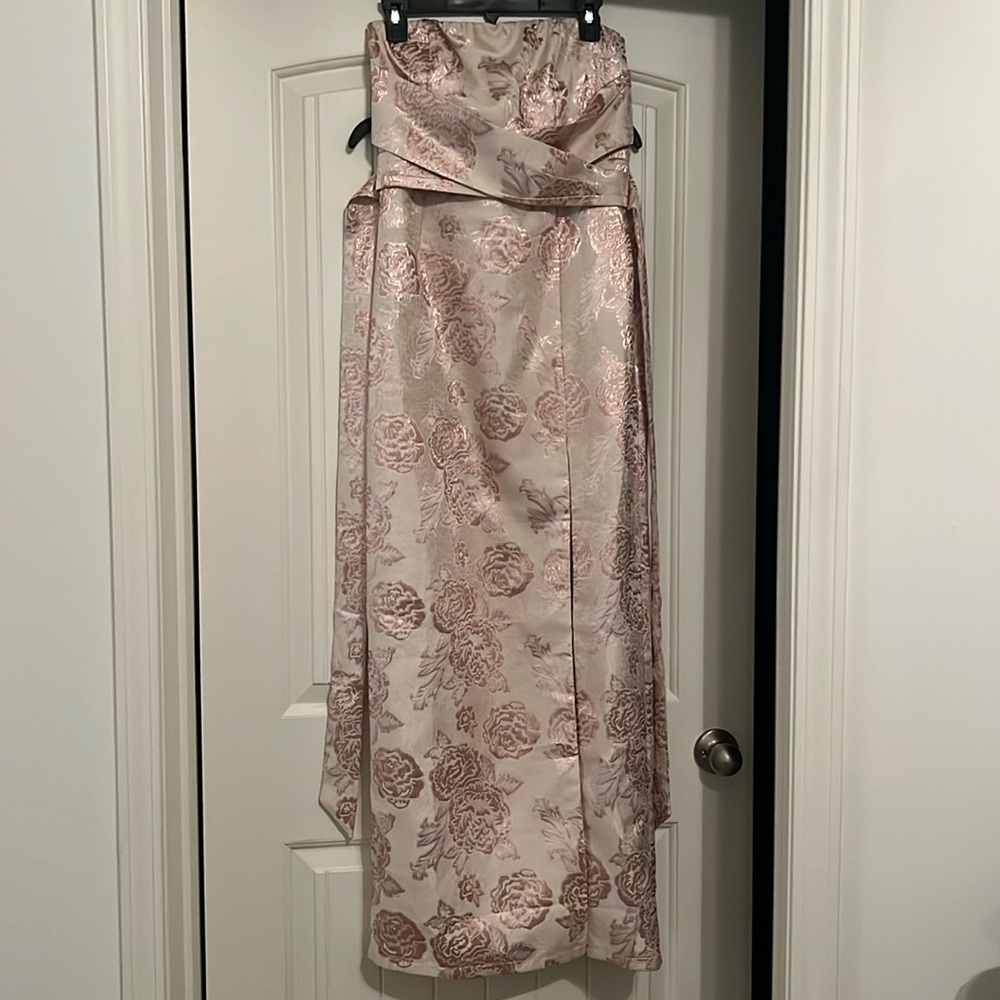 LuLu’s Rose Gold Floral Dress size M